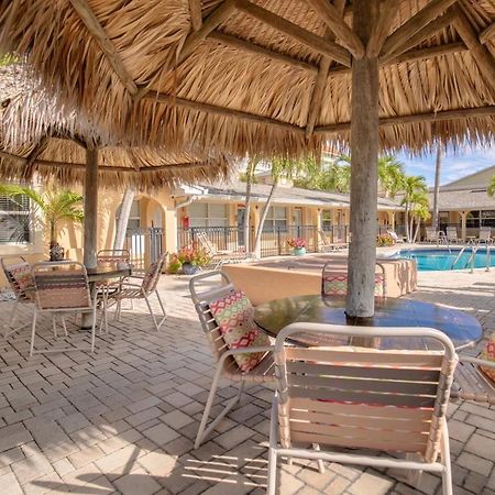 Walkable To Restaurants And Steps To The Beach! - Coconut Villa'S Suite 10 St. Pete Beach Eksteriør billede