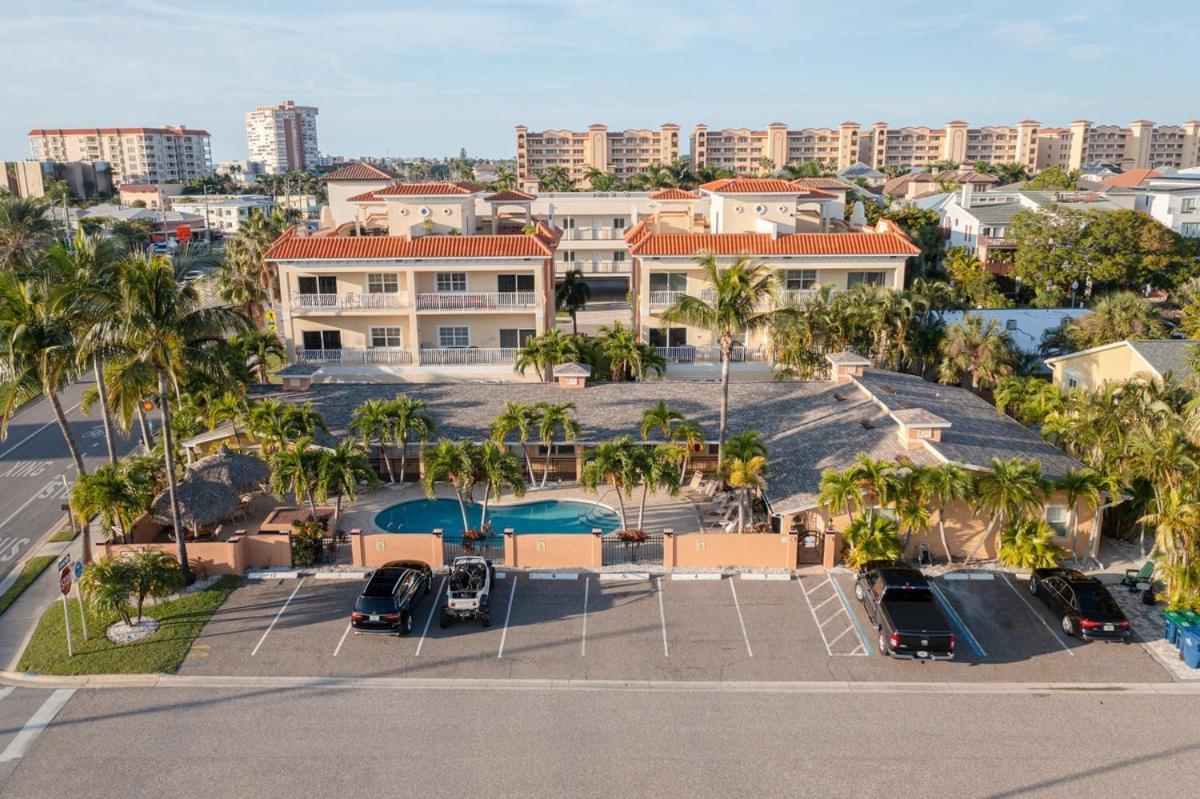 Walkable To Restaurants And Steps To The Beach! - Coconut Villa'S Suite 10 St. Pete Beach Eksteriør billede