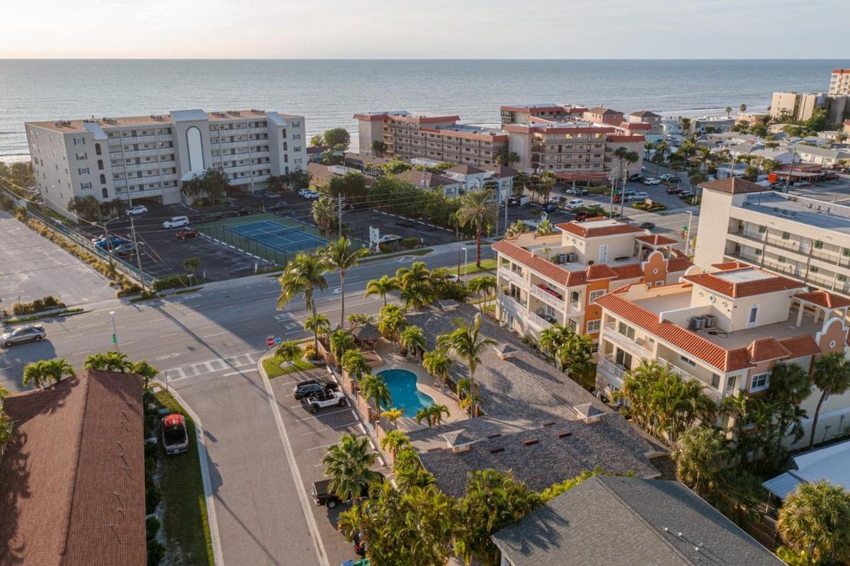 Walkable To Restaurants And Steps To The Beach! - Coconut Villa'S Suite 10 St. Pete Beach Eksteriør billede