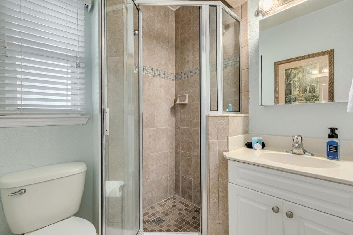Walkable To Restaurants And Steps To The Beach! - Coconut Villa'S Suite 10 St. Pete Beach Eksteriør billede