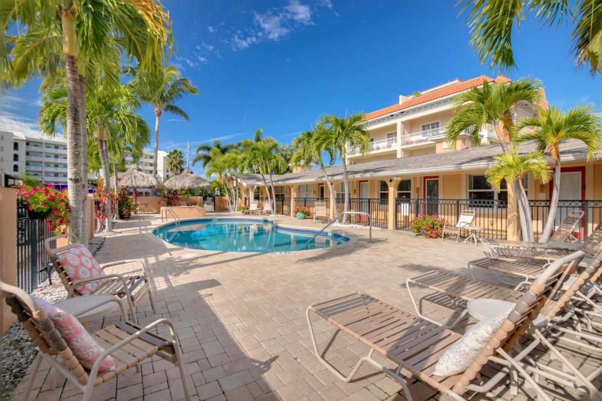 Walkable To Restaurants And Steps To The Beach! - Coconut Villa'S Suite 10 St. Pete Beach Eksteriør billede