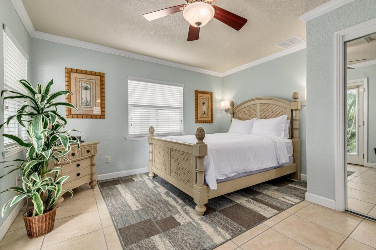 Walkable To Restaurants And Steps To The Beach! - Coconut Villa'S Suite 10 St. Pete Beach Eksteriør billede