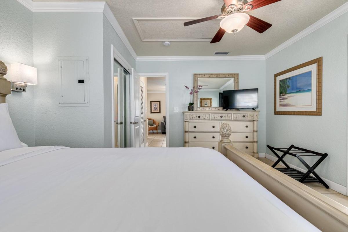 Walkable To Restaurants And Steps To The Beach! - Coconut Villa'S Suite 10 St. Pete Beach Eksteriør billede